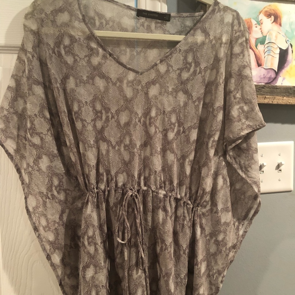 Limited snake pattern top